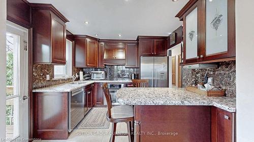 1842 Christopher Road, Mississauga, ON - Indoor Photo Showing Kitchen With Upgraded Kitchen