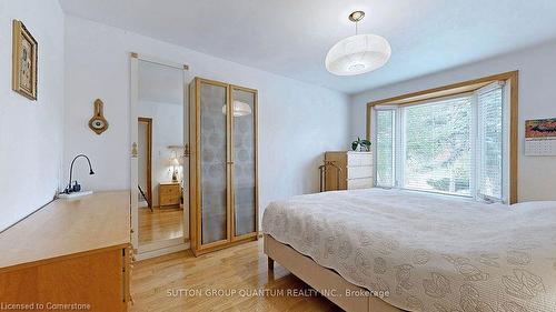 1842 Christopher Road, Mississauga, ON - Indoor Photo Showing Bedroom