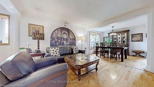 1842 Christopher Road, Mississauga, ON - Indoor Photo Showing Living Room