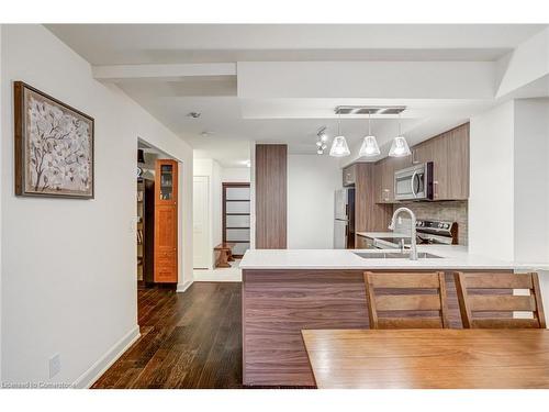 407-4080 Living Arts Drive, Mississauga, ON - Indoor Photo Showing Kitchen