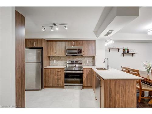 407-4080 Living Arts Drive, Mississauga, ON - Indoor Photo Showing Kitchen With Stainless Steel Kitchen With Double Sink With Upgraded Kitchen