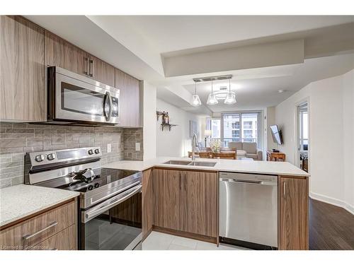 407-4080 Living Arts Drive, Mississauga, ON - Indoor Photo Showing Kitchen With Double Sink With Upgraded Kitchen