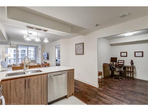 407-4080 Living Arts Drive, Mississauga, ON - Indoor Photo Showing Kitchen With Double Sink