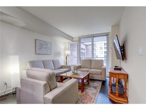 407-4080 Living Arts Drive, Mississauga, ON - Indoor Photo Showing Living Room