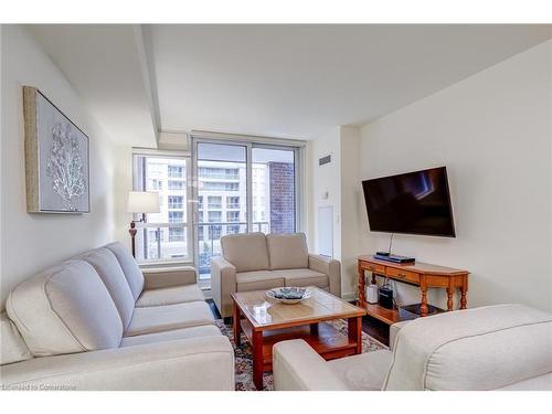 407-4080 Living Arts Drive, Mississauga, ON - Indoor Photo Showing Living Room