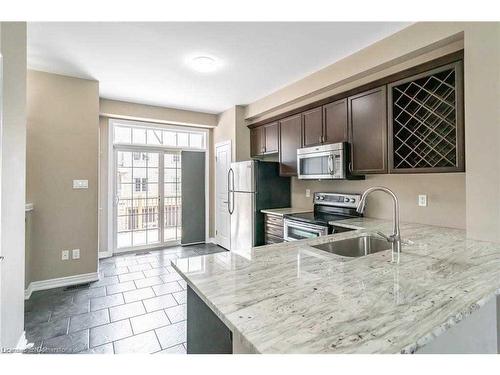 79-541 Winston Road, Grimsby, ON - Indoor Photo Showing Kitchen