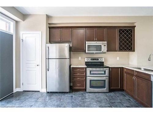 79-541 Winston Road, Grimsby, ON - Indoor Photo Showing Kitchen With Stainless Steel Kitchen