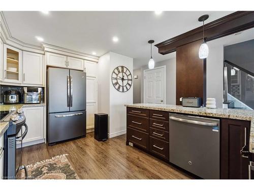 27 Red Clover Crescent, Kitchener, ON - Indoor Photo Showing Kitchen