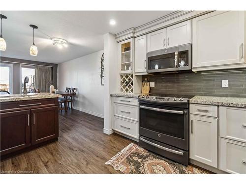 27 Red Clover Crescent, Kitchener, ON - Indoor Photo Showing Kitchen