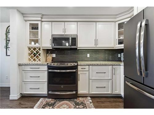 27 Red Clover Crescent, Kitchener, ON - Indoor Photo Showing Kitchen With Stainless Steel Kitchen With Upgraded Kitchen