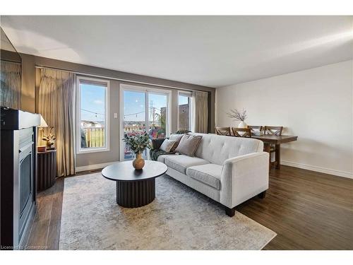 27 Red Clover Crescent, Kitchener, ON - Indoor Photo Showing Living Room