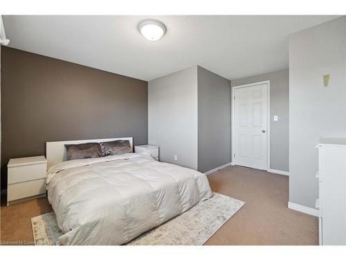 27 Red Clover Crescent, Kitchener, ON - Indoor Photo Showing Bedroom