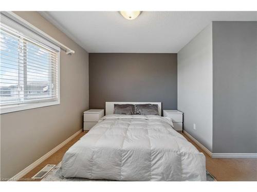 27 Red Clover Crescent, Kitchener, ON - Indoor Photo Showing Bedroom