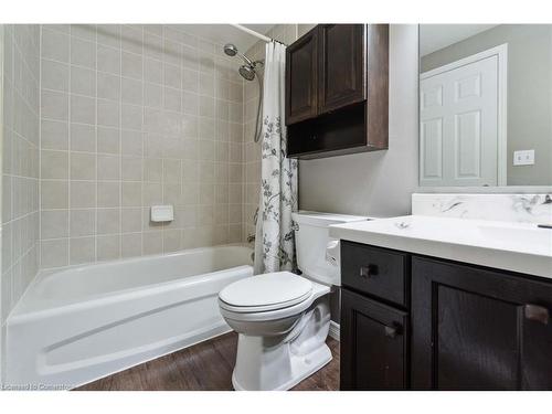 27 Red Clover Crescent, Kitchener, ON - Indoor Photo Showing Bathroom