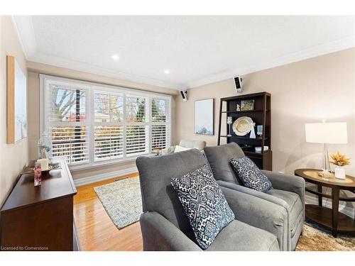 1639 Glen Rutley Circle, Mississauga, ON - Indoor Photo Showing Living Room