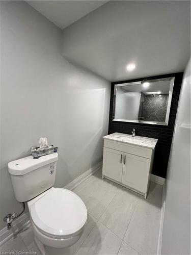 C-22 St James Street, Brantford, ON - Indoor Photo Showing Bathroom