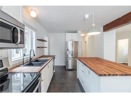 31 Shakespeare Avenue, Niagara-On-The-Lake, ON - Indoor Photo Showing Kitchen With Stainless Steel Kitchen With Double Sink With Upgraded Kitchen