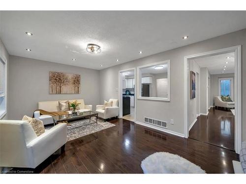 1 Barwick Court, Whitby, ON - Indoor Photo Showing Living Room