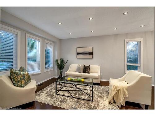 1 Barwick Court, Whitby, ON - Indoor Photo Showing Living Room