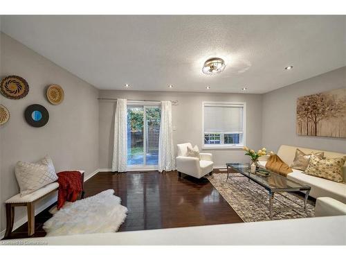 1 Barwick Court, Whitby, ON - Indoor Photo Showing Living Room