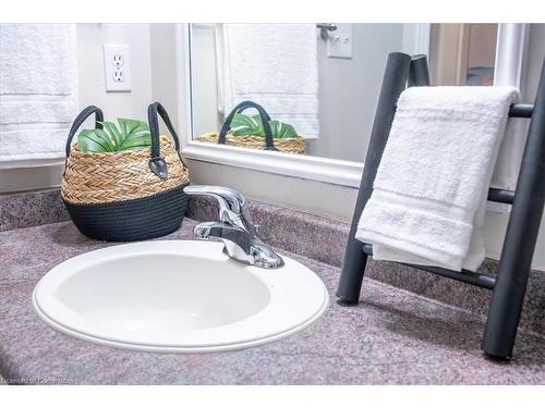 1 Barwick Court, Whitby, ON - Indoor Photo Showing Bathroom