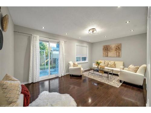 1 Barwick Court, Whitby, ON - Indoor Photo Showing Living Room