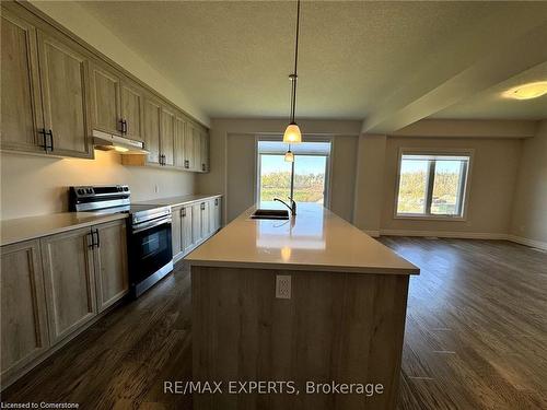 11-32 Faith St Street, Cambridge, ON - Indoor Photo Showing Kitchen