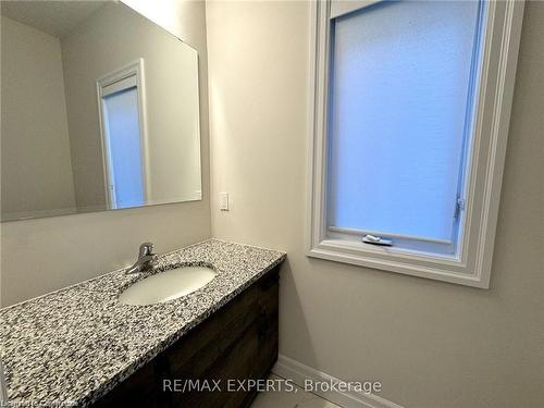 11-32 Faith St Street, Cambridge, ON - Indoor Photo Showing Bathroom