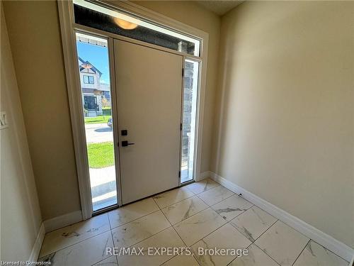 11-32 Faith St Street, Cambridge, ON - Indoor Photo Showing Other Room