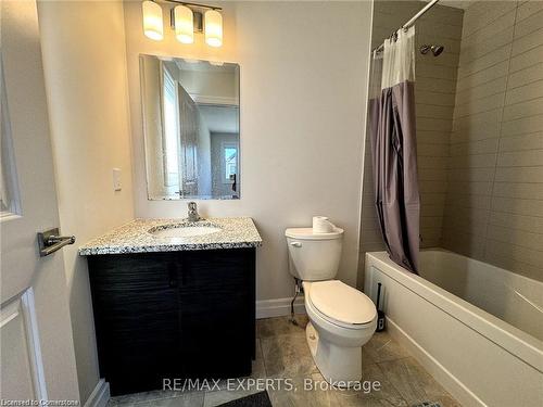 11-32 Faith St Street, Cambridge, ON - Indoor Photo Showing Bathroom