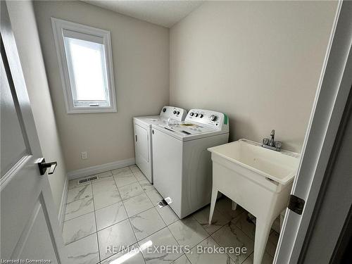 11-32 Faith St Street, Cambridge, ON - Indoor Photo Showing Laundry Room