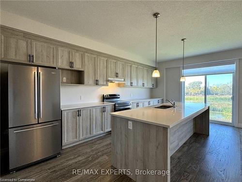 11-32 Faith St Street, Cambridge, ON - Indoor Photo Showing Kitchen With Stainless Steel Kitchen