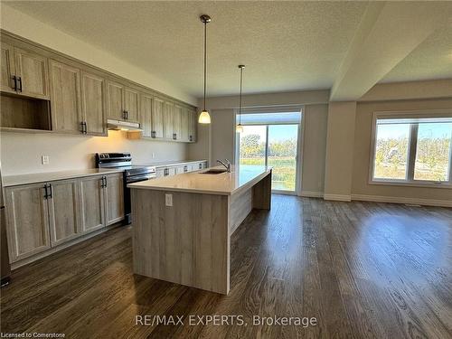 11-32 Faith St Street, Cambridge, ON - Indoor Photo Showing Kitchen