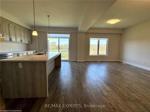 11-32 Faith St Street, Cambridge, ON - Indoor Photo Showing Kitchen