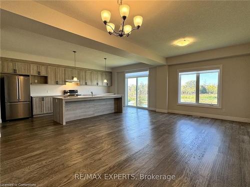 11-32 Faith St Street, Cambridge, ON - Indoor Photo Showing Kitchen