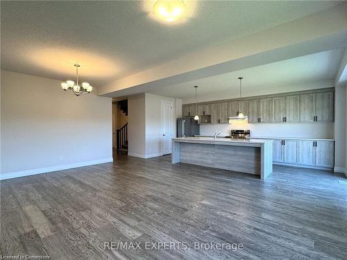 11-32 Faith St Street, Cambridge, ON - Indoor Photo Showing Kitchen