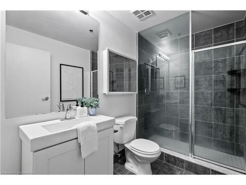 113-993 Queen Street W, Toronto, ON - Indoor Photo Showing Bathroom