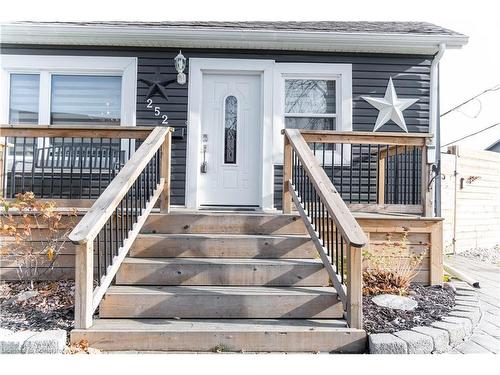 252 Walter Avenue N, Hamilton, ON - Outdoor