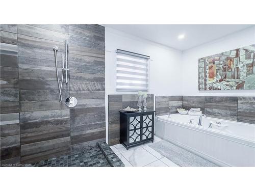 252 Walter Avenue N, Hamilton, ON - Indoor Photo Showing Bathroom