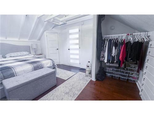 252 Walter Avenue N, Hamilton, ON - Indoor Photo Showing Bedroom