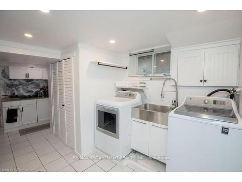 252 Walter Avenue N, Hamilton, ON - Indoor Photo Showing Laundry Room