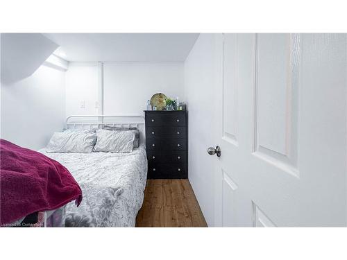 252 Walter Avenue N, Hamilton, ON - Indoor Photo Showing Bedroom