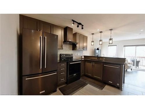 3-135 Hardcastle Drive, Cambridge, ON - Indoor Photo Showing Kitchen With Stainless Steel Kitchen With Upgraded Kitchen