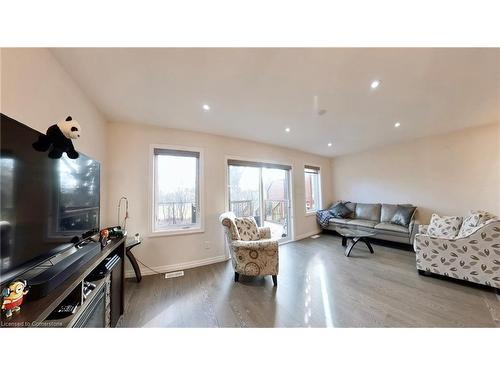 3-135 Hardcastle Drive, Cambridge, ON - Indoor Photo Showing Living Room