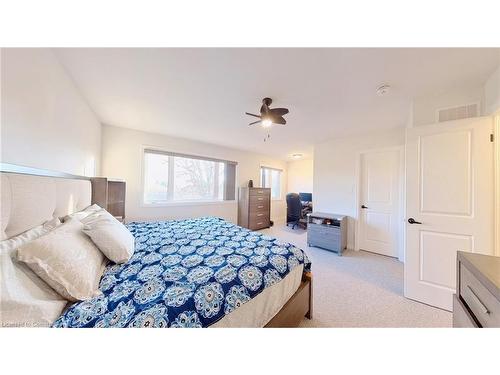 3-135 Hardcastle Drive, Cambridge, ON - Indoor Photo Showing Bedroom