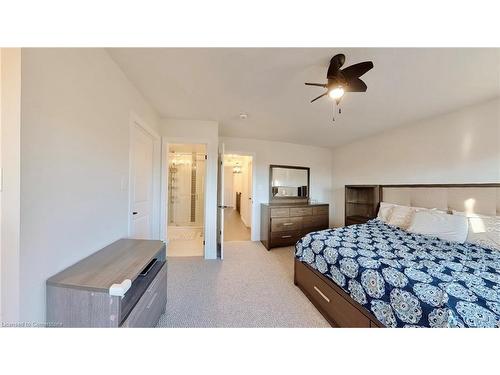 3-135 Hardcastle Drive, Cambridge, ON - Indoor Photo Showing Bedroom