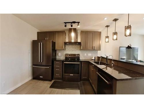 3-135 Hardcastle Drive, Cambridge, ON - Indoor Photo Showing Kitchen With Stainless Steel Kitchen