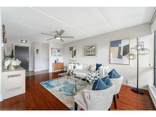 907-2 Glamorgan Avenue, Toronto, ON - Indoor Photo Showing Living Room