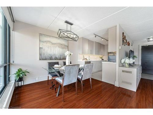 907-2 Glamorgan Avenue, Toronto, ON - Indoor Photo Showing Dining Room