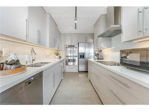 907-2 Glamorgan Avenue, Toronto, ON - Indoor Photo Showing Kitchen With Double Sink With Upgraded Kitchen